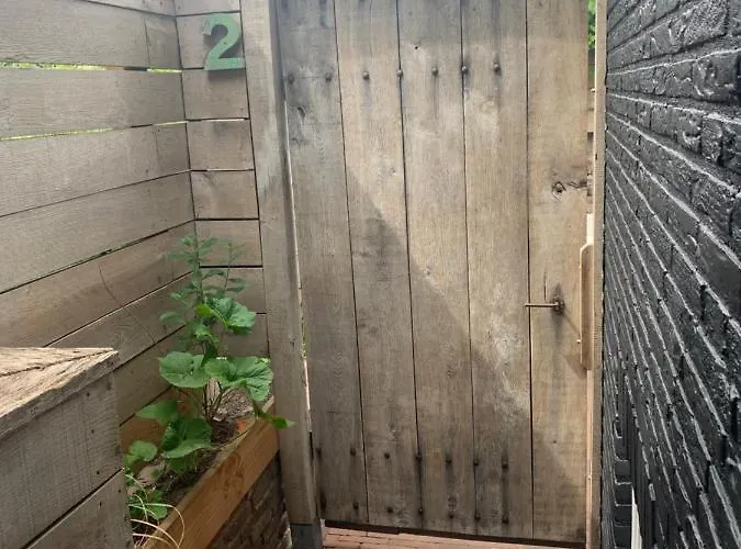 Kust 2 * 에크몬드안지